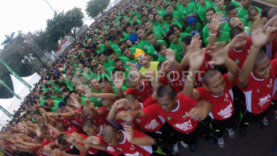 Dalam rangka menyambut hari ulang tahun kota Jakarta yang ke-488 pemerintah DKI Jakarta mengadakan lomba lari jalan raya yang diikuti oleh sekitar 35000 peserta. Lomba dimulai dan diakhiri di kawas - INDOSPORT